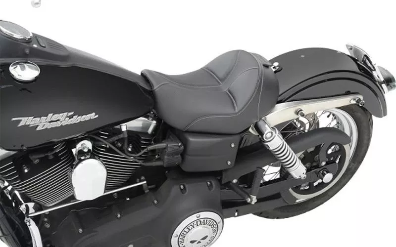 Saddlemen Dominator Solo Seat w/ Driver Backrest Option with SaddleGel for '06-17FXD -Smooth Saddlehyde™ Backrest Sold Separately