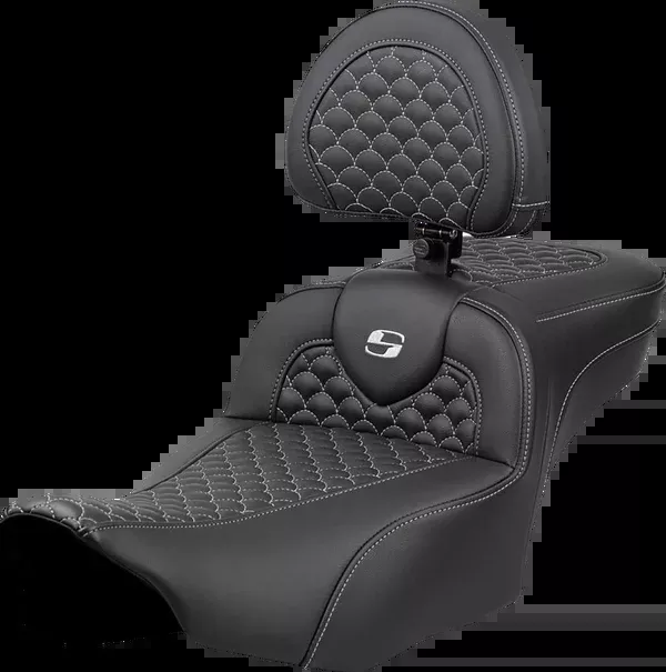 Saddlemen Roadsofa™ Extended Reach Seat – Dragon Scale Stitch – Silver Stitch – W/ Backrest – FLT/FLH ’23-’24
