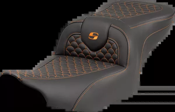 Saddlemen Roadsofa™ Seat – Dragon Scale Stitch – Orange Stitch – W/O Backrest – FLTR/FLHX ’23-’24