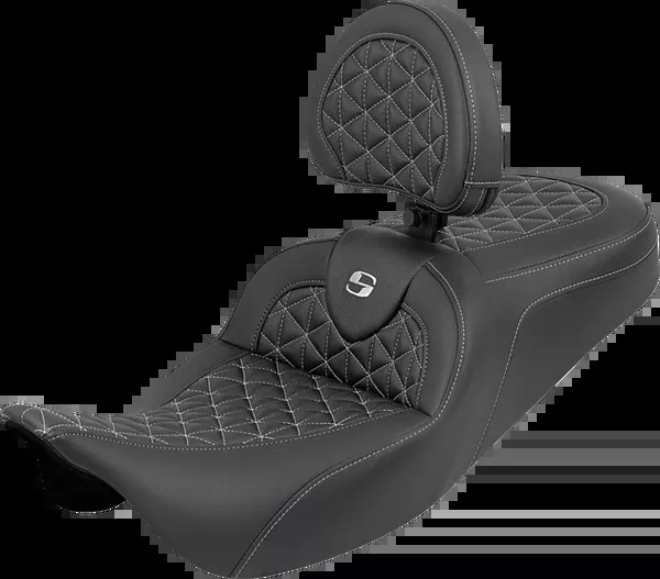 Saddlemen RoadSofa™ Tri Gripper Seat – Standard Reach – Silver Stitch – W/ Backrest – FLH/FLT ’08-’25